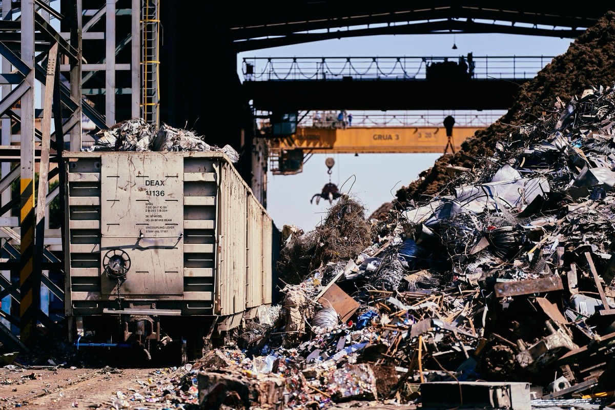 Demolition scrap under a gantry crane